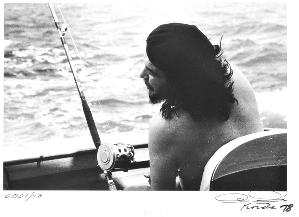 Ernesto Guevara pescando en el Caribe