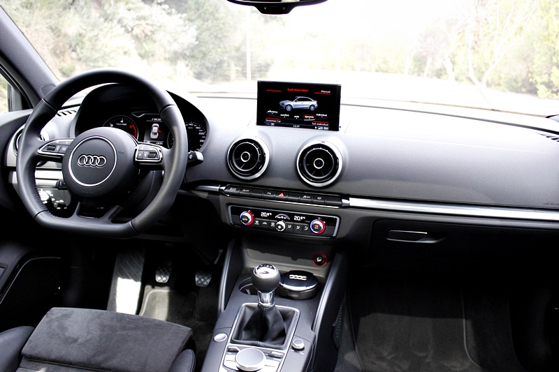 interior Audi A3 Sedan 2.0 TDI - Fotografia: www.luxury360.es